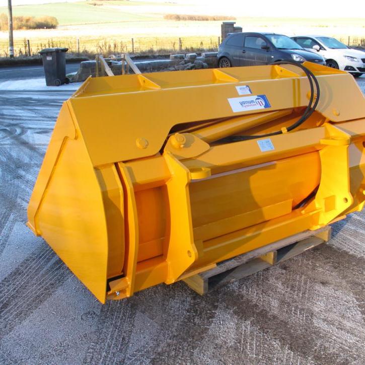 Side Tipping Bucket c/w Chute Extension